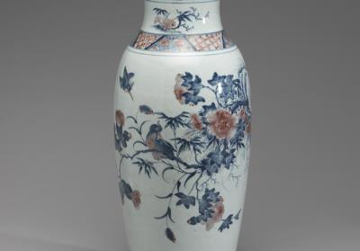 图片[2]-Vase with flowers and birds in underglaze blue and red, Qing dynasty (1644-1911)-China Archive